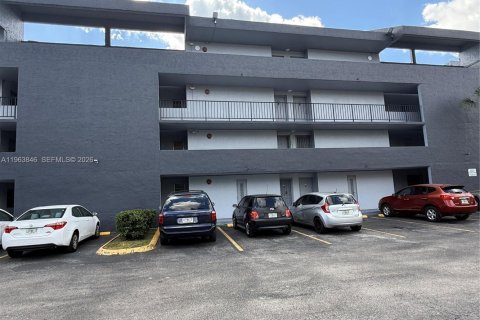 Кондоминиум с 2 спальнями в Майами, Флорида № 2025531