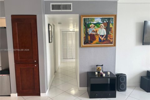 Купить кондоминиум в Майами, Флорида 2 спальни, 83.61м2, № 2025531 - фото 4