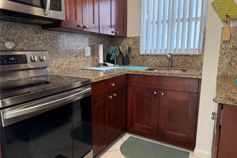 Купить кондоминиум в Майами, Флорида 2 спальни, 83.61м2, № 2025531 - фото 5