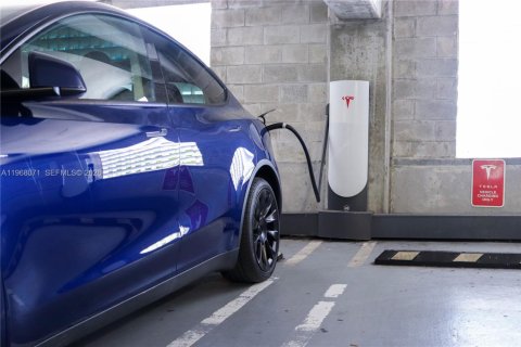 Condominio en venta en Miami Beach, Florida, 1 dormitorio, 69.49 m2 № 2029570 - foto 19