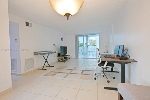 Condominio en Miami Beach, Florida, 1 dormitorio № 2029570