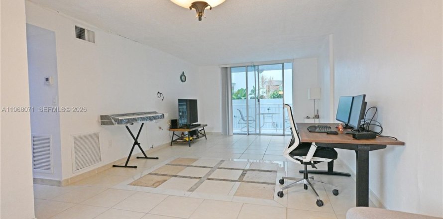 Condominio en Miami Beach, Florida, 1 dormitorio  № 2029570