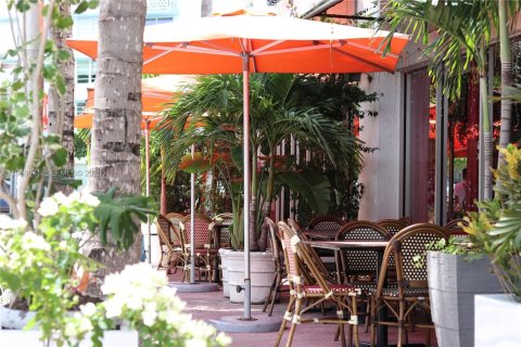 Condominio en venta en Miami Beach, Florida, 1 dormitorio, 69.49 m2 № 2029570 - foto 17