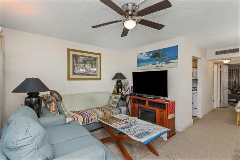 Condominio en alquiler en New Port Richey, Florida, 1 dormitorio, 68.38 m2 № 1740539 - foto 2