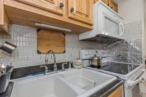 Condominio en alquiler en New Port Richey, Florida, 1 dormitorio, 68.38 m2 № 1740539 - foto 12