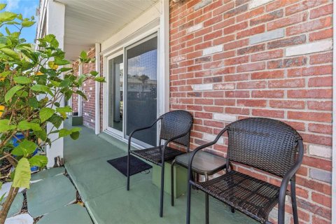 Condominio en alquiler en New Port Richey, Florida, 1 dormitorio, 68.38 m2 № 1740539 - foto 25