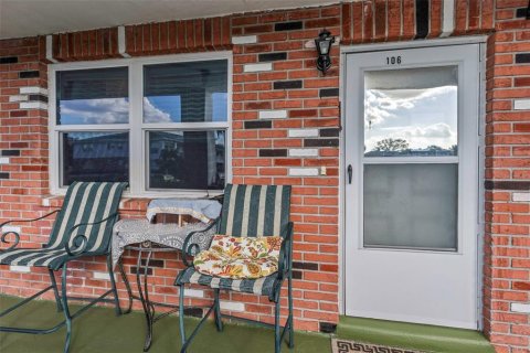 Condominio en alquiler en New Port Richey, Florida, 1 dormitorio, 68.38 m2 № 1740539 - foto 1