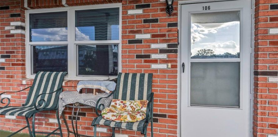 Condominio en New Port Richey, Florida, 1 dormitorio № 1740539