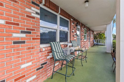 Condominio en alquiler en New Port Richey, Florida, 1 dormitorio, 68.38 m2 № 1740539 - foto 19
