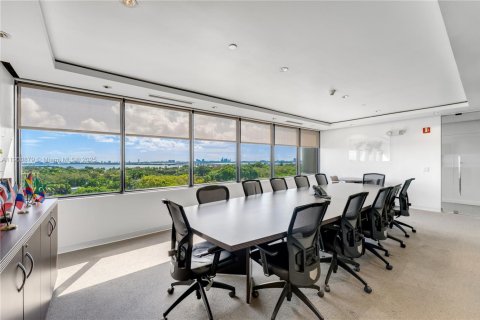 Propiedad comercial en venta en Miami, Florida № 1952111 - foto 11