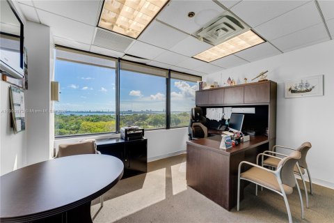 Propiedad comercial en venta en Miami, Florida № 1952111 - foto 19