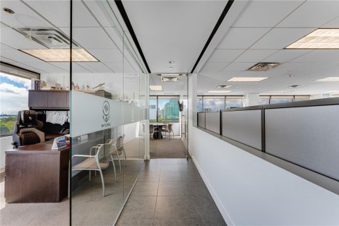 Propiedad comercial en venta en Miami, Florida № 1952111 - foto 15