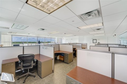 Propiedad comercial en venta en Miami, Florida № 1952111 - foto 6