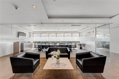 Propiedad comercial en venta en Miami, Florida № 1952111 - foto 1