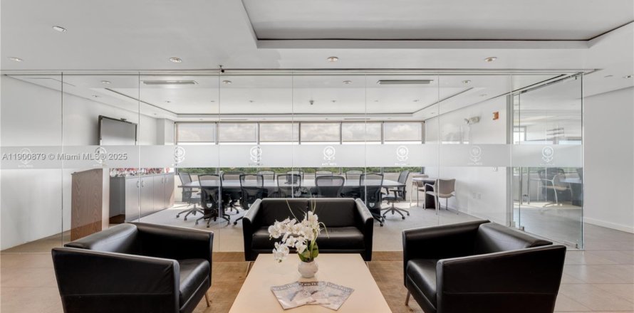Propiedad comercial en Miami, Florida № 1952111