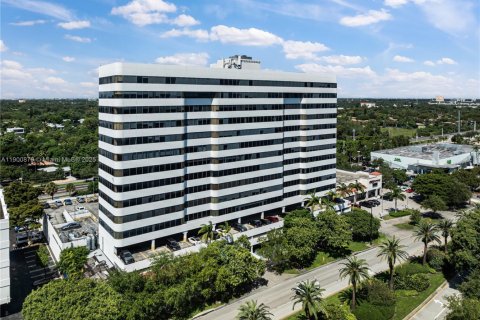 Propiedad comercial en venta en Miami, Florida № 1952111 - foto 23