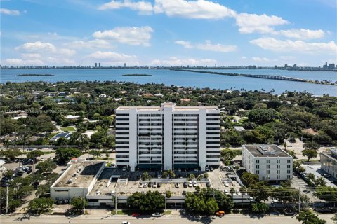 Propiedad comercial en venta en Miami, Florida № 1952111 - foto 24