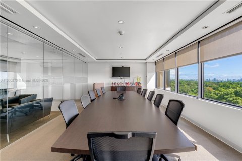 Propiedad comercial en venta en Miami, Florida № 1952111 - foto 10