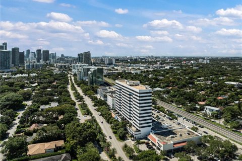 Propiedad comercial en venta en Miami, Florida № 1952111 - foto 27