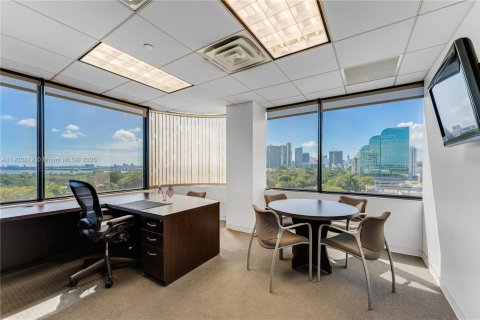 Propiedad comercial en venta en Miami, Florida № 1952111 - foto 13