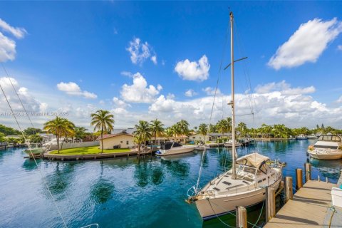 Condo in North Miami, Florida, 1 bedroom  № 1862241 - photo 28
