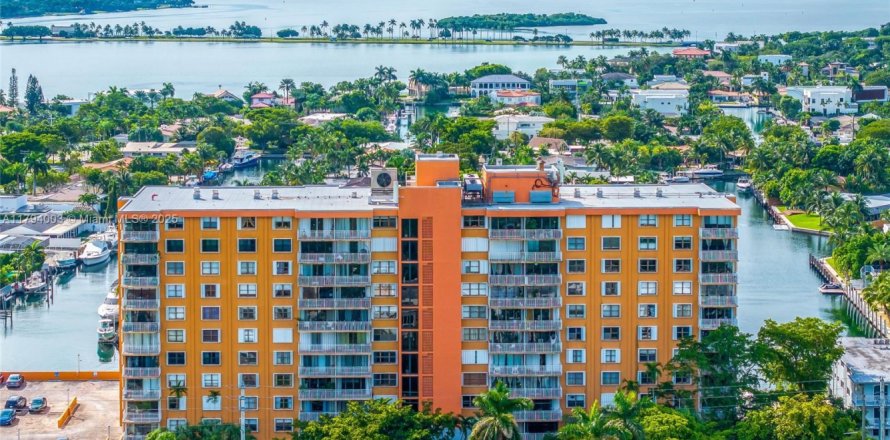 Condo in North Miami, Florida, 1 bedroom № 1862241