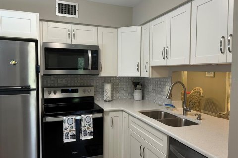 Condominio en alquiler en Sarasota, Florida, 2 dormitorios, 99.22 m2 № 1724127 - foto 3