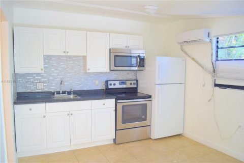House in Miami Gardens, Florida 5 bedrooms, 152.82 sq.m. № 1948039 - photo 11