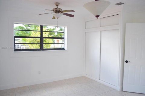 House in Miami Gardens, Florida 5 bedrooms, 152.82 sq.m. № 1948039 - photo 5