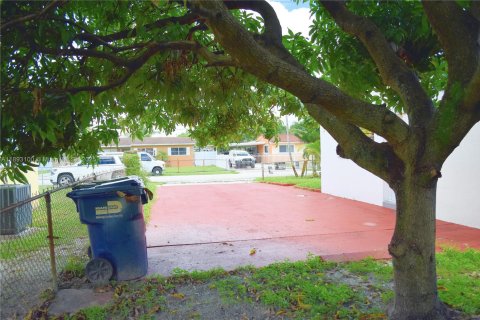 House in Miami Gardens, Florida 5 bedrooms, 152.82 sq.m. № 1948039 - photo 6