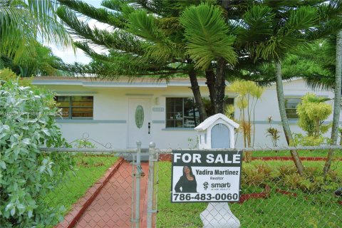 House in Miami Gardens, Florida 5 bedrooms, 152.82 sq.m. № 1948039 - photo 9