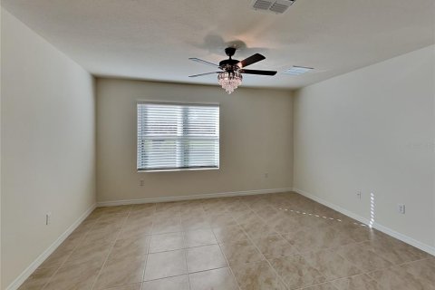 Villa ou maison à louer à Davenport, Floride: 4 chambres, 174.19 m2 № 2208342 - photo 3