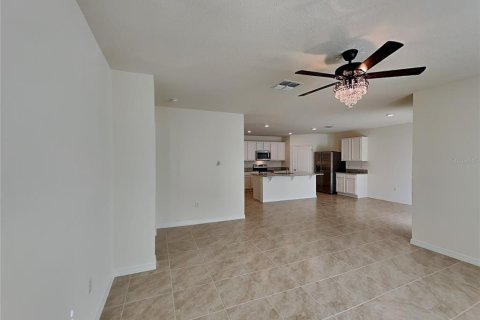 Villa ou maison à louer à Davenport, Floride: 4 chambres, 174.19 m2 № 2208342 - photo 2