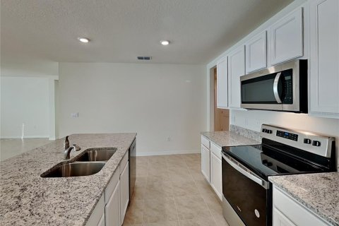Villa ou maison à louer à Davenport, Floride: 4 chambres, 174.19 m2 № 2208342 - photo 5