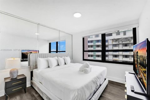 Condo in Miami Beach, Florida, 2 bedrooms  № 2084452 - photo 7