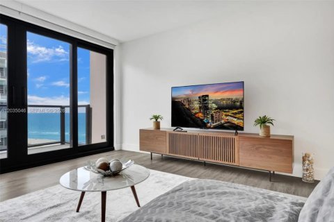 Condo in Miami Beach, Florida, 2 bedrooms  № 2084452 - photo 3