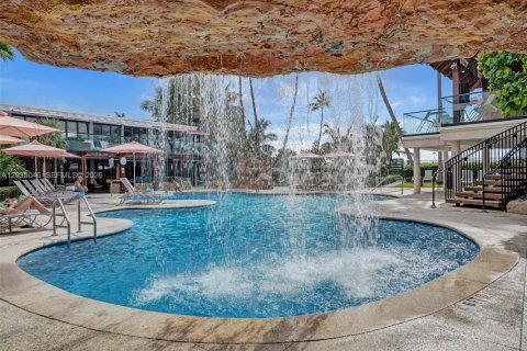 Condo in Miami Beach, Florida, 2 bedrooms  № 2084452 - photo 14