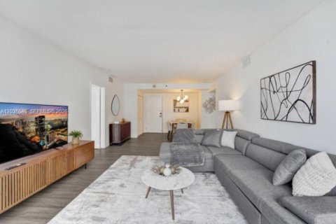 Condo in Miami Beach, Florida, 2 bedrooms  № 2084452 - photo 2