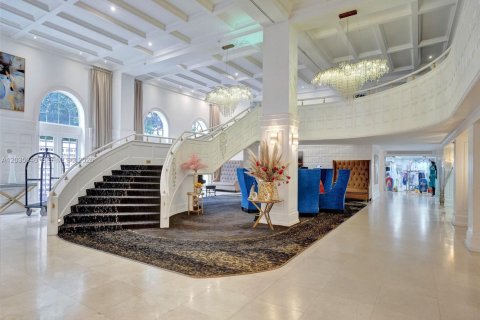 Condo in Miami Beach, Florida, 2 bedrooms  № 2084452 - photo 16