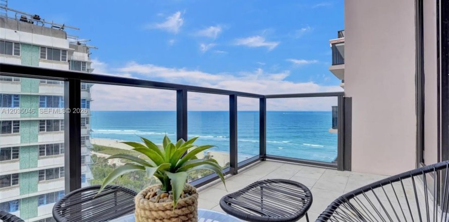 Condo in Miami Beach, Florida, 2 bedrooms  № 2084452