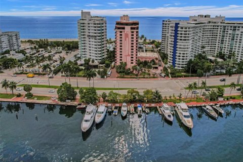 Condo in Miami Beach, Florida, 2 bedrooms  № 2084452 - photo 19