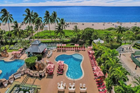 Condo in Miami Beach, Florida, 2 bedrooms  № 2084452 - photo 12