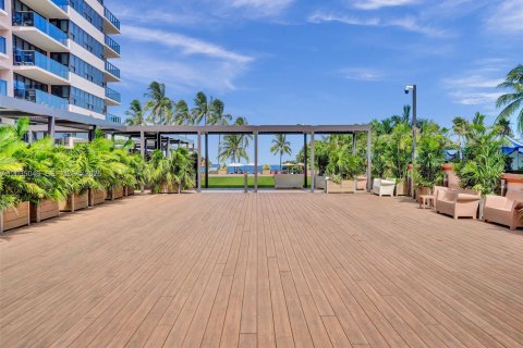 Condo in Miami Beach, Florida, 2 bedrooms  № 2084452 - photo 23