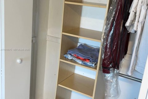 Купить кондоминиум в Майами, Флорида 1 спальня, 77.2м2, № 2045933 - фото 17