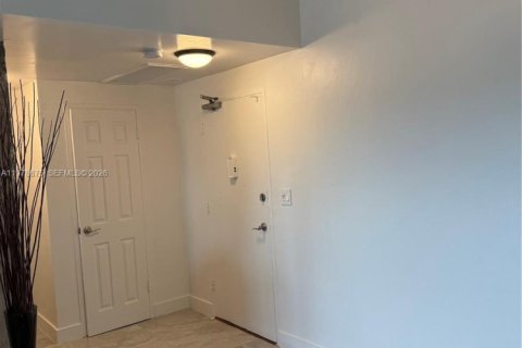 Купить кондоминиум в Майами, Флорида 1 спальня, 77.2м2, № 2045933 - фото 11