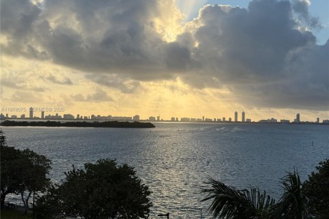 Купить кондоминиум в Майами, Флорида 1 спальня, 77.2м2, № 2045933 - фото 2