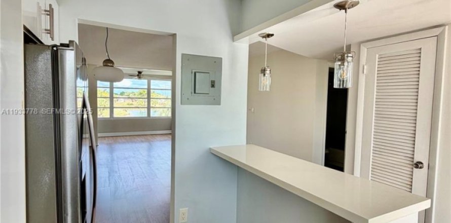 Квартира в Санрайз, Флорида 2 спальни, 78.97м2 № 1992377