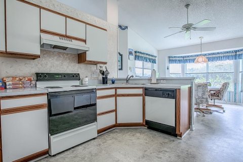 House in Leesburg, Florida 3 bedrooms, 177.72 sq.m. № 1913389 - photo 10