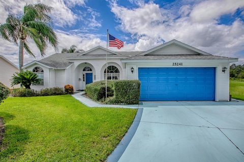 House in Leesburg, Florida 3 bedrooms, 177.72 sq.m. № 1913389 - photo 1