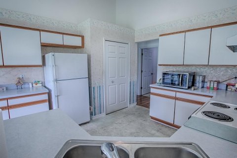 House in Leesburg, Florida 3 bedrooms, 177.72 sq.m. № 1913389 - photo 15